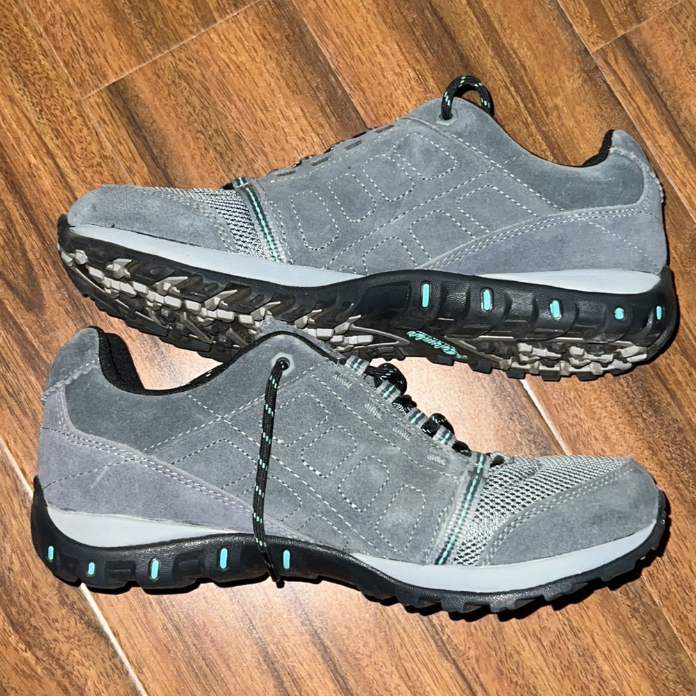 **SOLD-** NWOT ~ Columbia TechLite ~ Omni Grip ~ Ladies 8